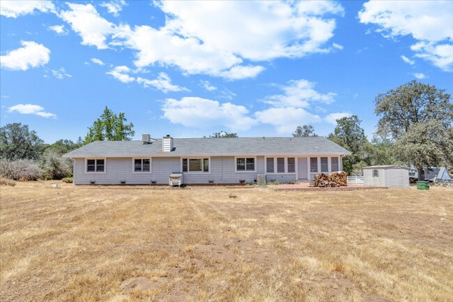 Building Photo - 21179 Hemlock St