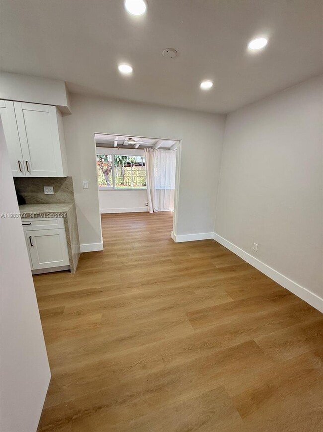 Building Photo - 1215 SW 15th St