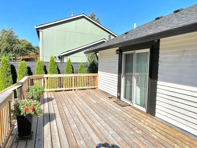 Building Photo - Woodstock area, 1 bedroom, 1 bath with finished basement