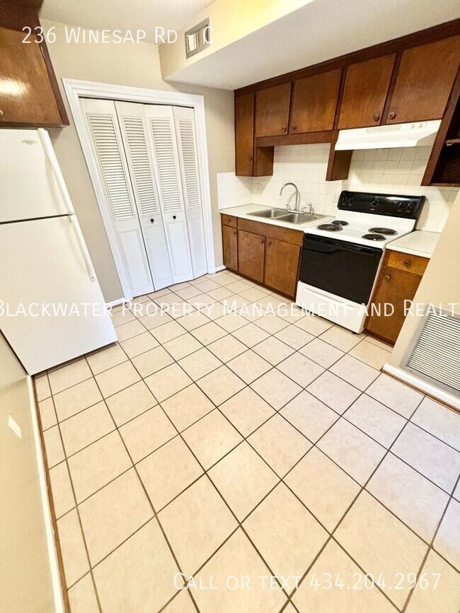 Building Photo - 236 Winesap Rd