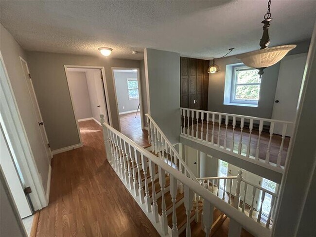 Building Photo - Three Bedroom House for Rent with Large Yard
