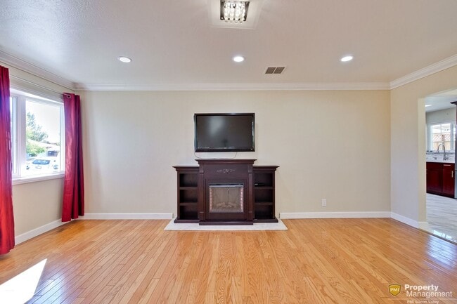 Building Photo - Turnkey Home with Natural Light & Upgrades...