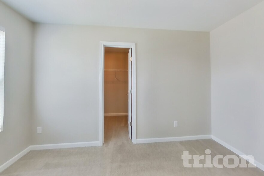 Building Photo - 1035 Lonergan Cir