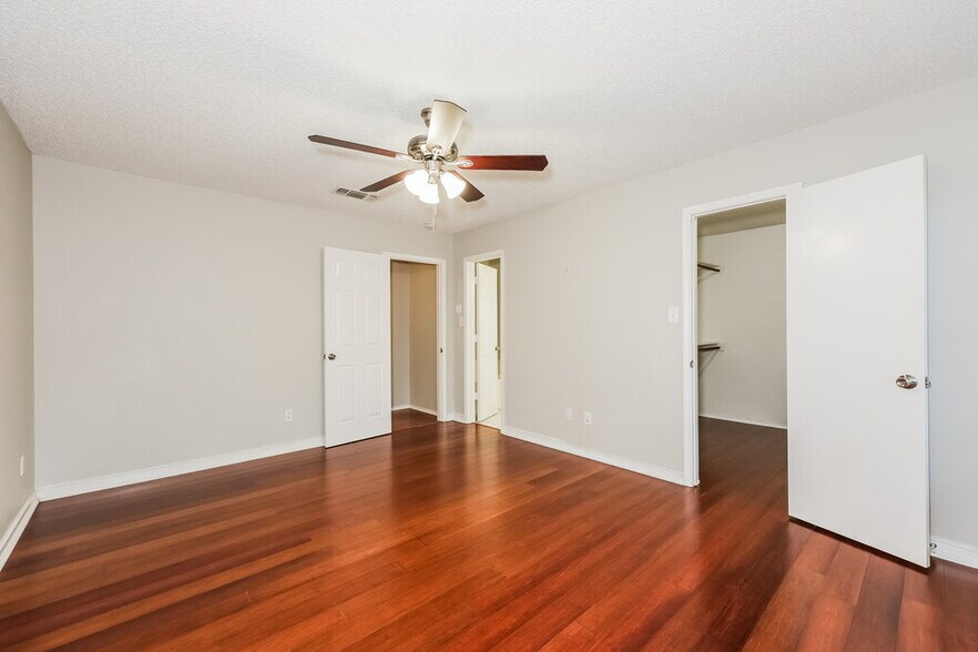 Building Photo - 512 Blue Haze Dr