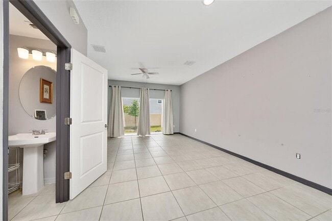 Building Photo - 2060 Viewfinder St