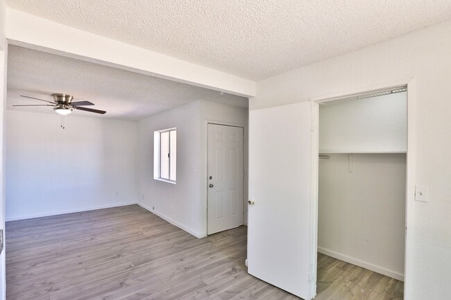 Building Photo - AZ21-033