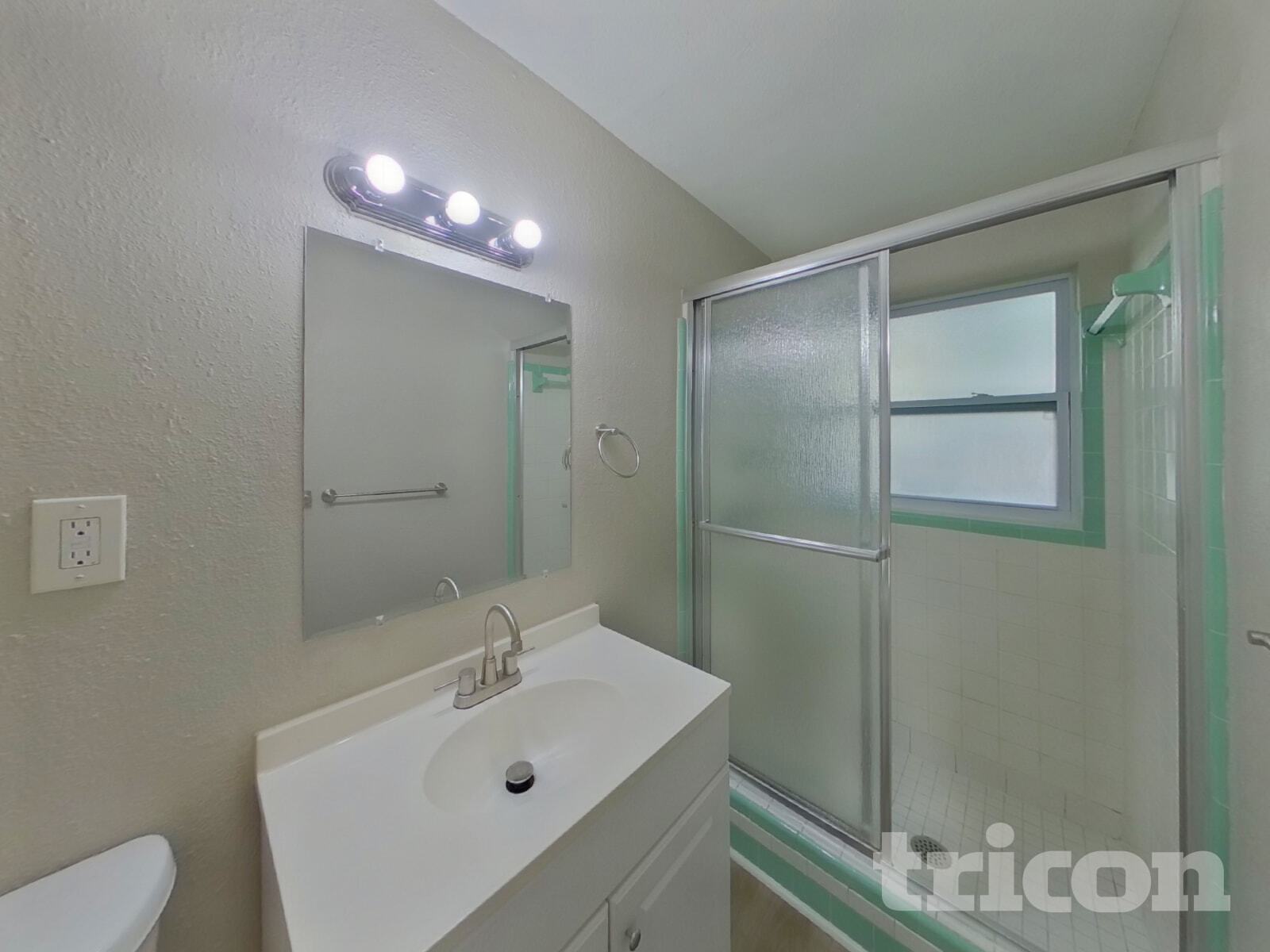 Building Photo - 1745 Woodridge Dr