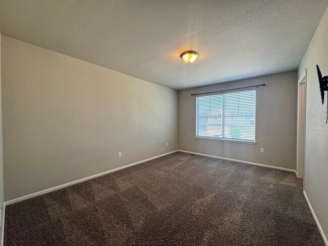 Building Photo - Newer 3 Bedroom in Banning Lewis Ranch