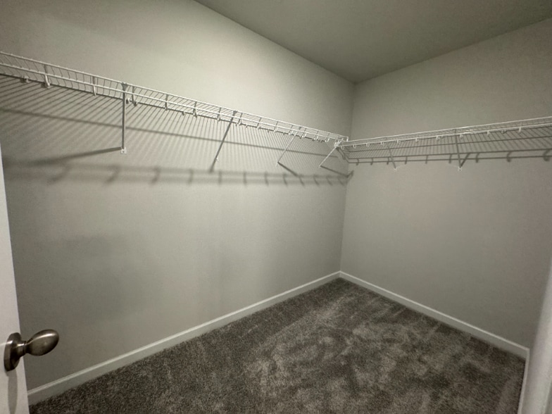 Building Photo - 3300 Westgate Park Dr