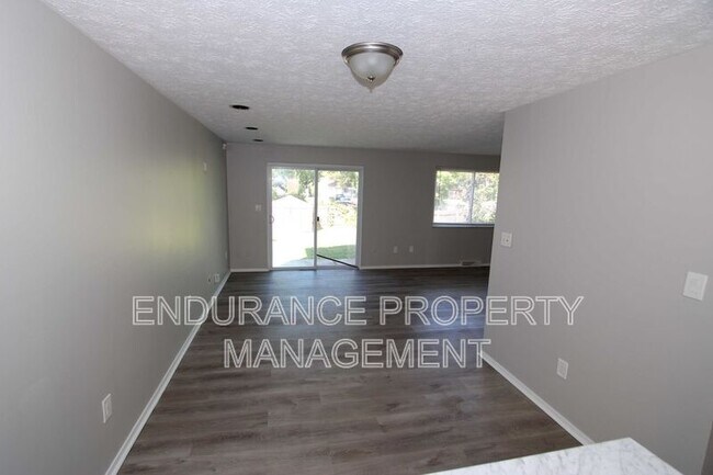 Building Photo - 2131 Kensington Dr