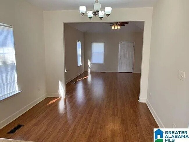 Building Photo - Charming 3BR House in Birmingham