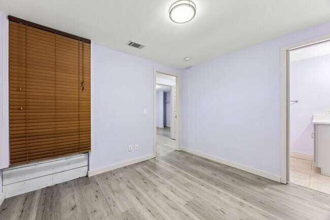 Building Photo - Adorable Newly Renovated 3/2 on Amelia Isl...