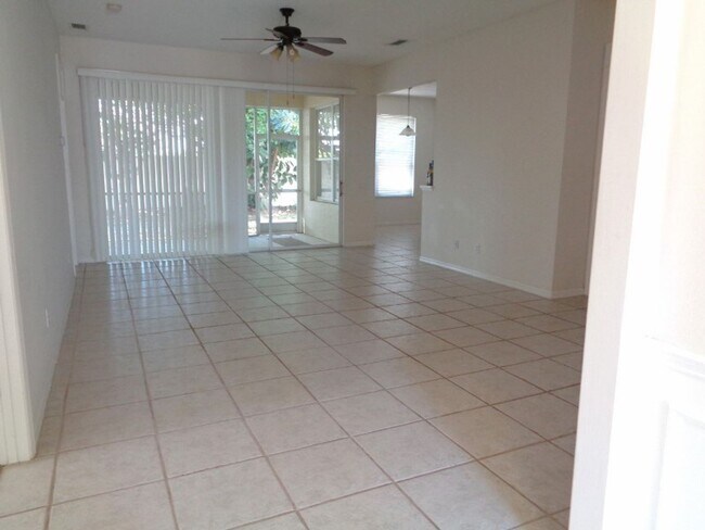 Building Photo - Welcome to your new home in beautiful Venice, Fl!  2 Bedroom 2 Bath w/ Den