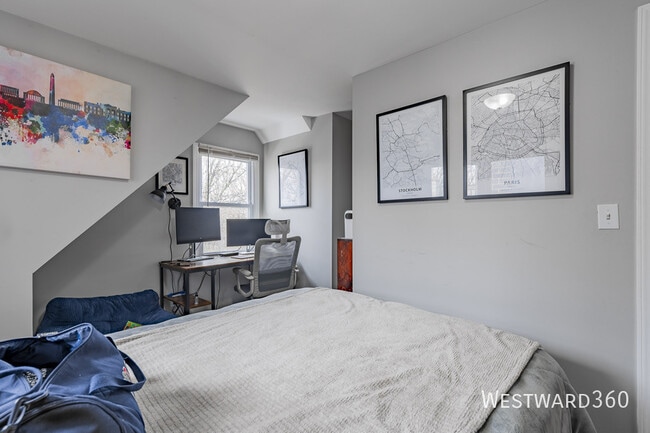 Building Photo - 1733 N Artesian-3