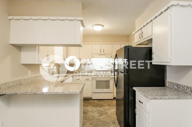 Building Photo - 4 Bedroom Pet-Friendly Home in Edmond, OK with Main Street Renewal