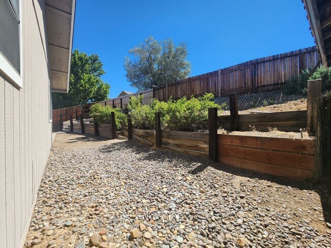 Building Photo - Home For Rent in Sunridge