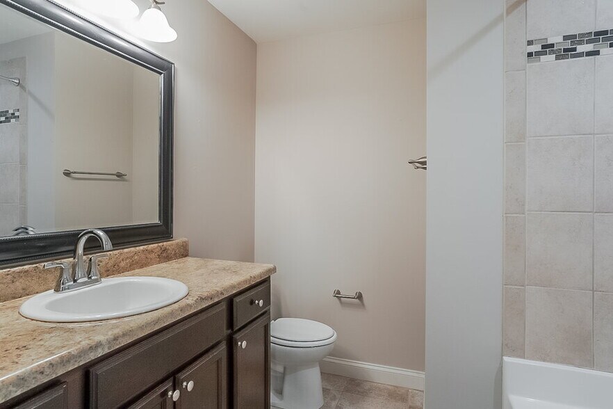 Building Photo - 607 Savannah Dr