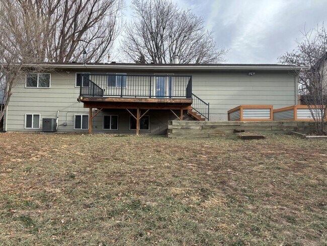 Building Photo - 5 Bed, 2 Bath Ranch-style w/ A/C! - Available Now! - MileStone Real Estate Services