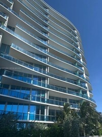 Building Photo - 17550 Collins Ave