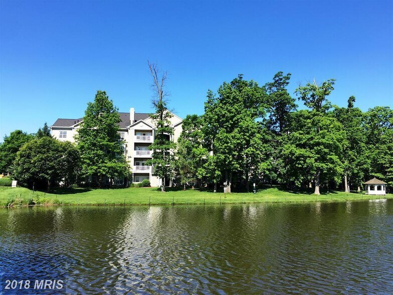 Building Photo - 1701 Lake Shore Crest Dr