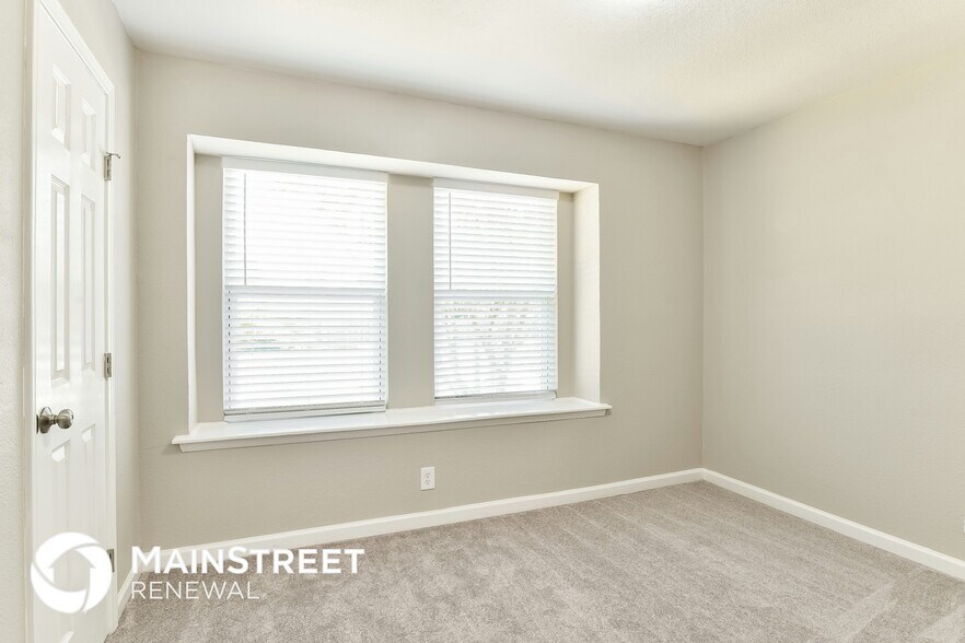 Building Photo - 9550 New World Dr