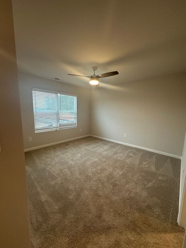 Building Photo - New Townhome in Lincoln
