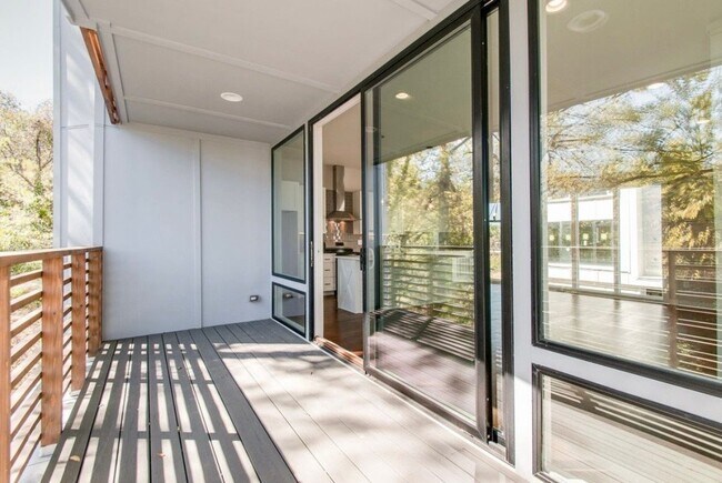 Building Photo - 227 Oceola Ave