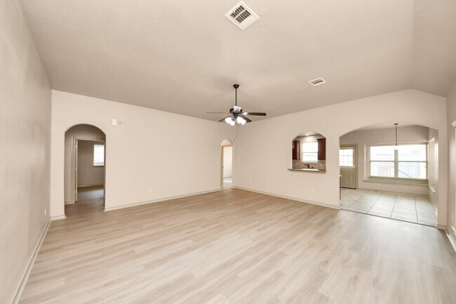 Building Photo - 2414 Argos Dr