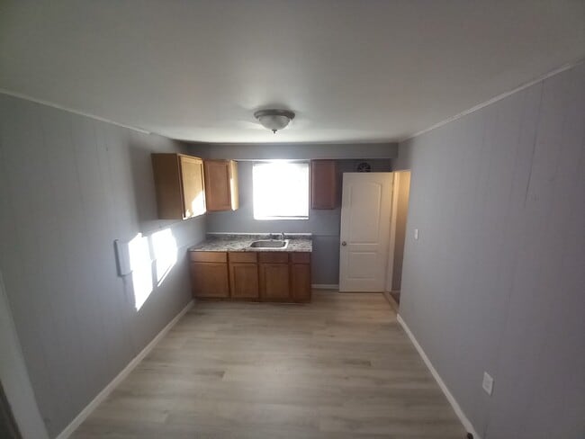 Building Photo - 10040 Mansfield St