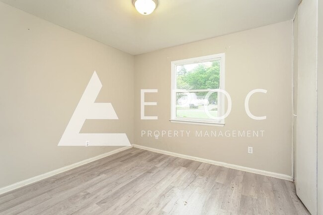 Building Photo - 4114 Carnation Dr