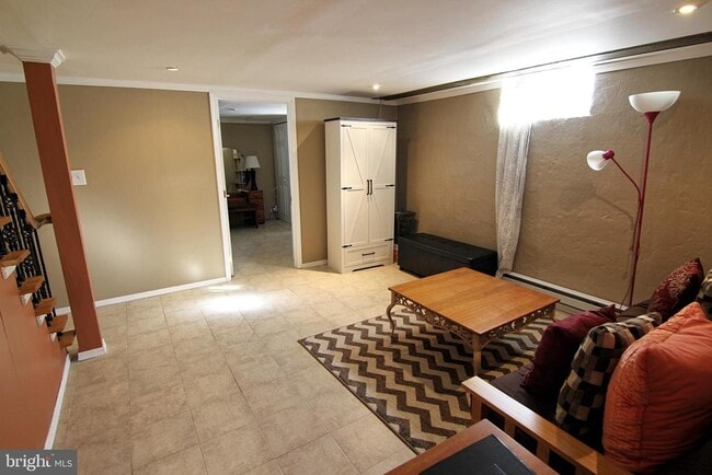 Building Photo - 215 W 9th Ave