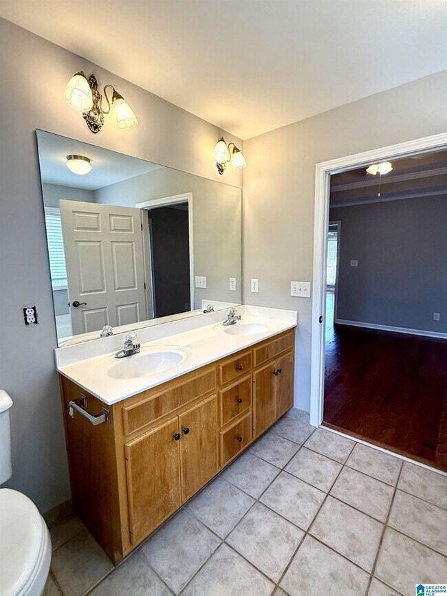 Building Photo - 3 Bed 2 Bath Home In Calera With 2 Car Garage And Fenced In Back Yard