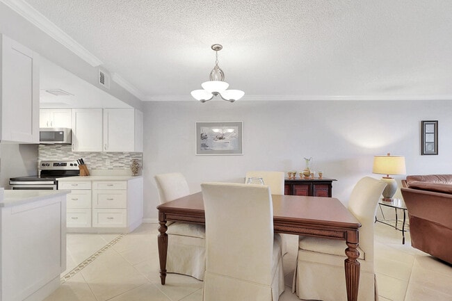 Building Photo - 5059 N Hwy A1A