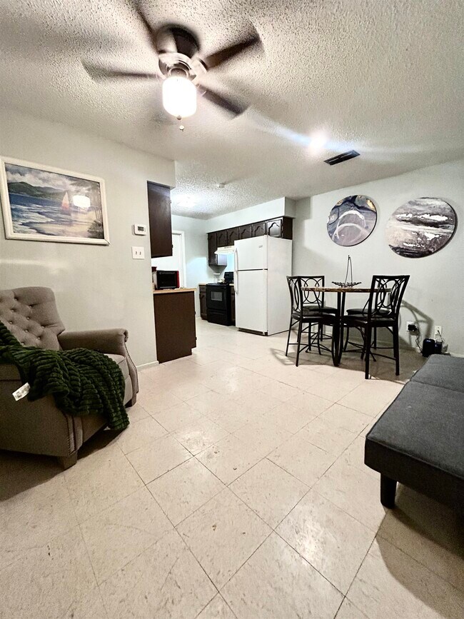 Building Photo - 1219 Willow St