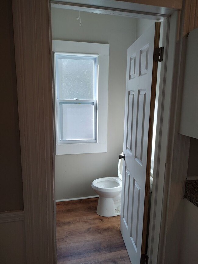 Building Photo - Newly renovated 4 bedroom duplex