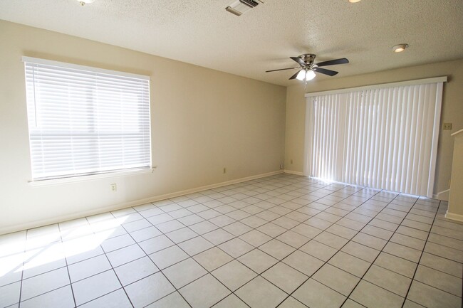 Building Photo - 949 Schertz Pkwy