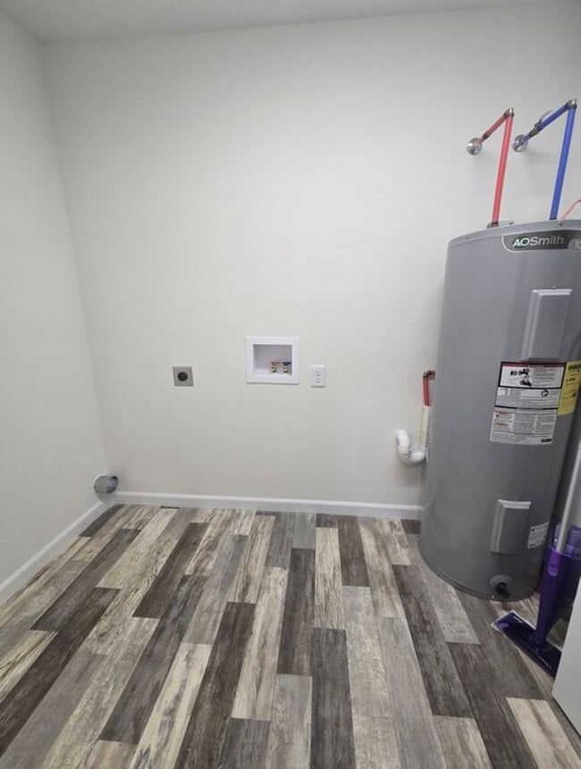 Building Photo - New 4 Bed / 3 bath in Pocahontas Available...