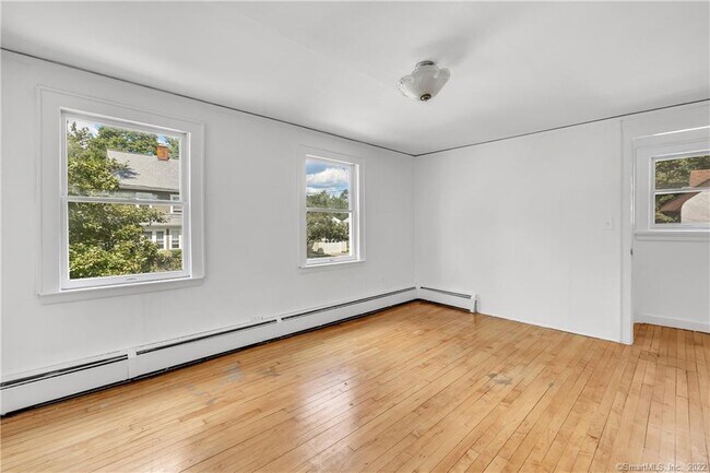 Building Photo - 11 Hallmark Pl