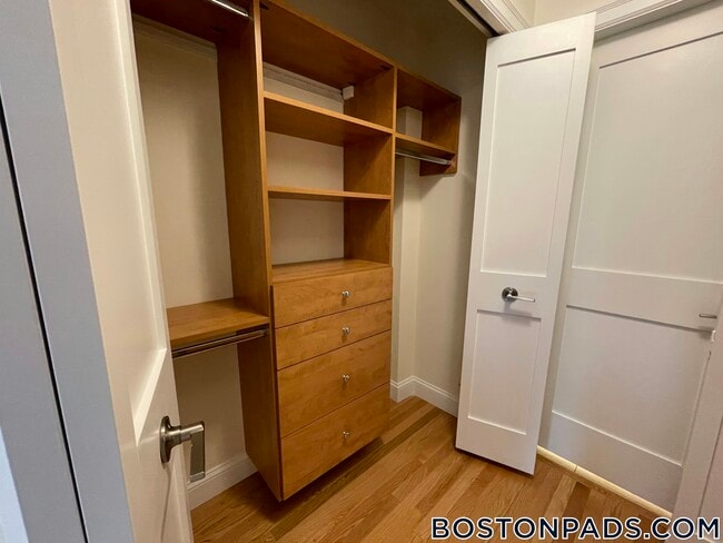 Building Photo - 1443 Beacon St