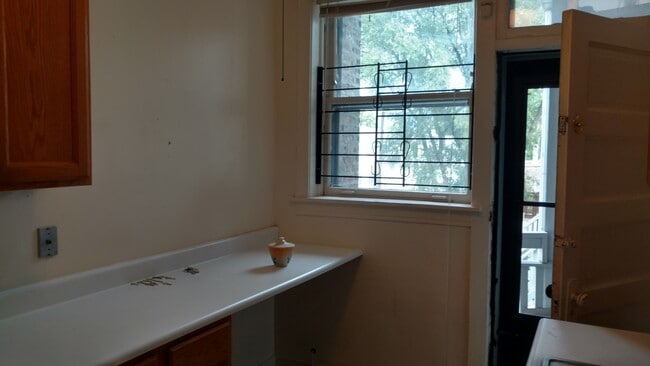 Building Photo - Quiet, Sunny, Desirable Roscoe Village