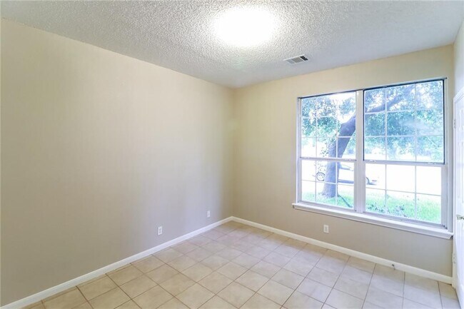 Building Photo - 1628 War Horse Ln