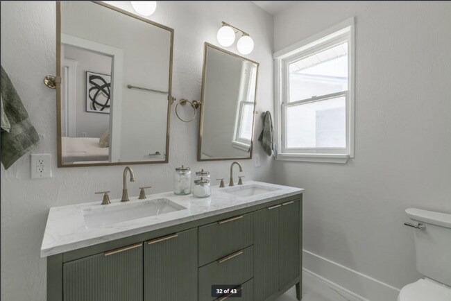 Building Photo - 4 Bed 3 Bath in Uptown OKC