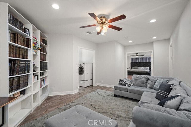 Building Photo - 18433 Tarzana Dr