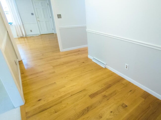 Building Photo - 122 Maxwell Dr