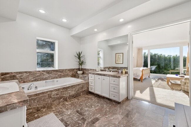 Building Photo - 20 Gilmartin Dr