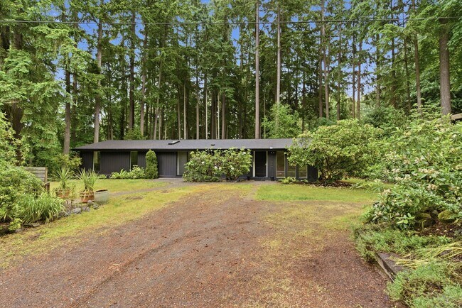 Building Photo - Single level Bainbridge Island home
