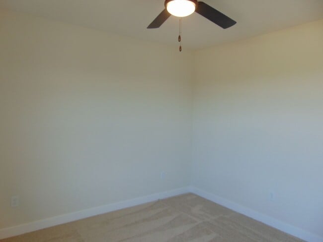 Building Photo - New Modern 3 Bed 2 Bath House