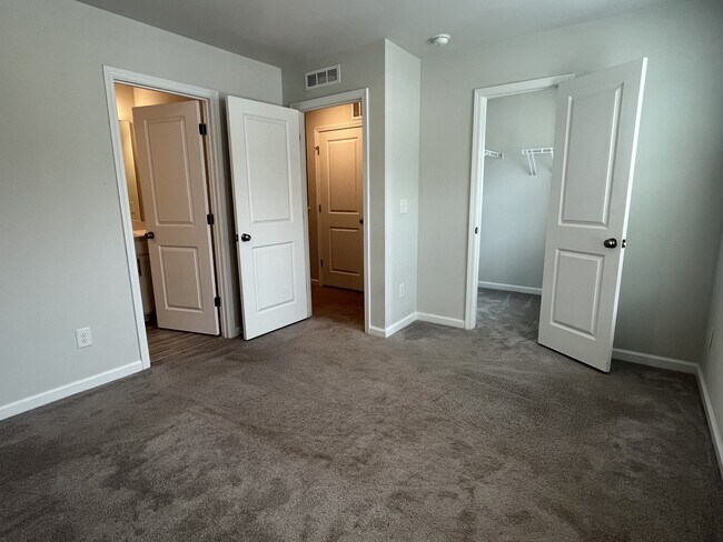 Building Photo - 2527 Laurel Valley Way