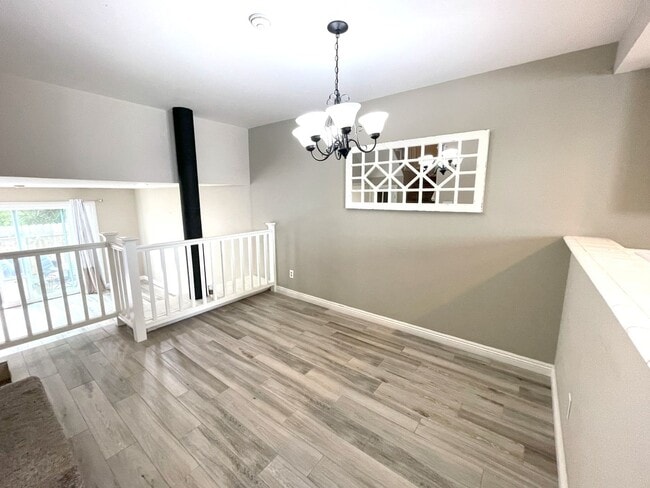 Building Photo - Updated 2 bedroom split level townhome