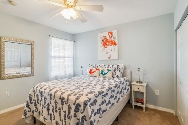 Building Photo - Beautiful furnished 2/2 unit becoming avai...